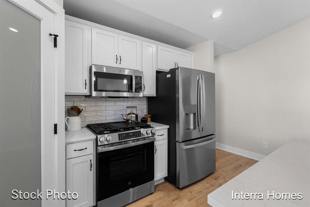 1591 N Village Circle, Kalamazoo, MI 49009