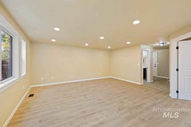 919 Cove Arm Circle, Nampa, ID 83651