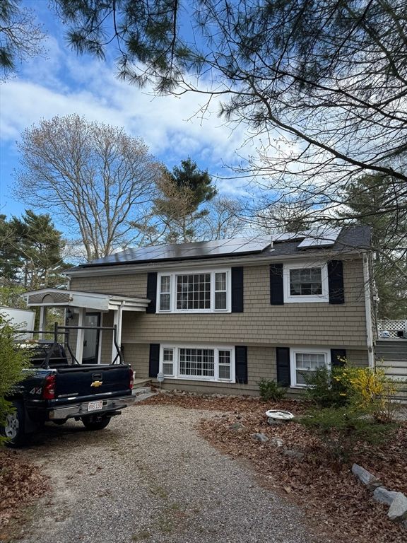 9 Ashley Dr, Falmouth, MA 02536