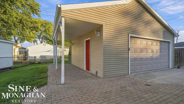 21213 Parkway Street, St Clair Shores, MI 48082