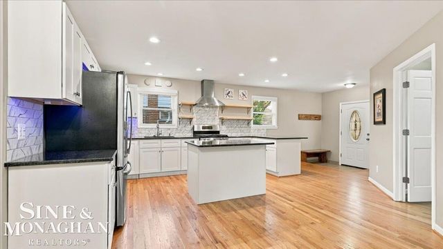 21213 Parkway Street, St Clair Shores, MI 48082
