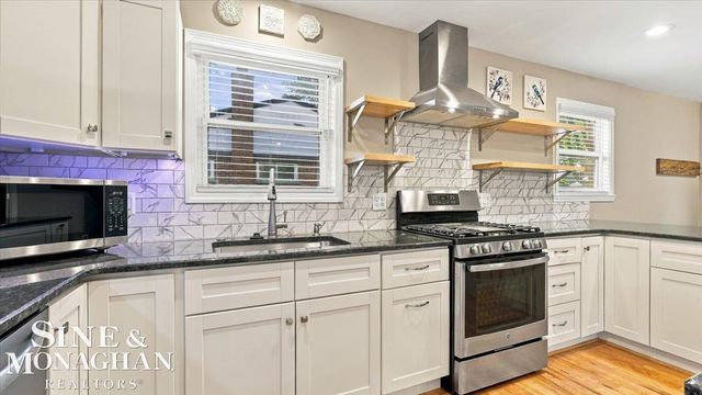 21213 Parkway Street, St Clair Shores, MI 48082