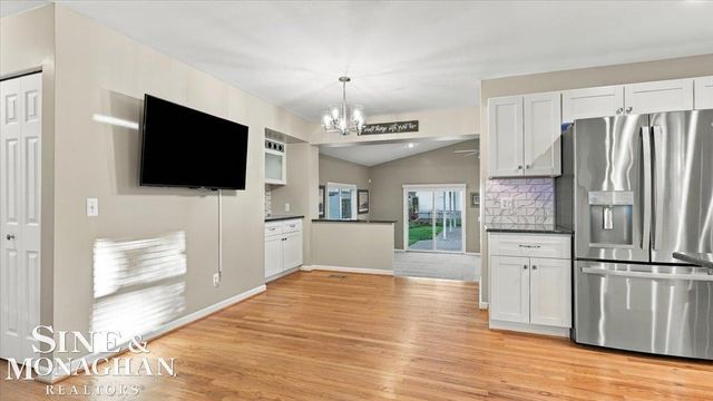 21213 Parkway Street, St Clair Shores, MI 48082