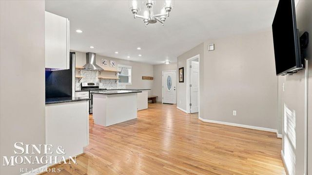 21213 Parkway Street, St Clair Shores, MI 48082
