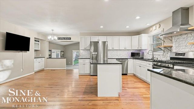 21213 Parkway Street, St Clair Shores, MI 48082