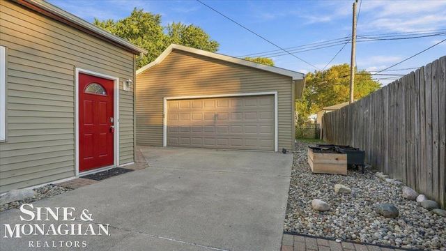 21213 Parkway Street, St Clair Shores, MI 48082