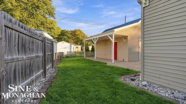 21213 Parkway Street, St Clair Shores, MI 48082