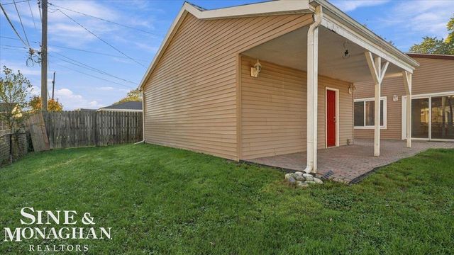 21213 Parkway Street, St Clair Shores, MI 48082