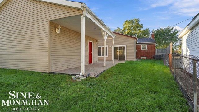 21213 Parkway Street, St Clair Shores, MI 48082