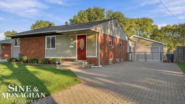 21213 Parkway Street, St Clair Shores, MI 48082