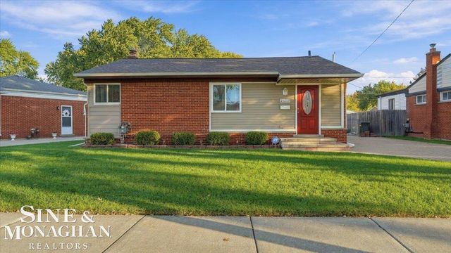 21213 Parkway Street, St Clair Shores, MI 48082