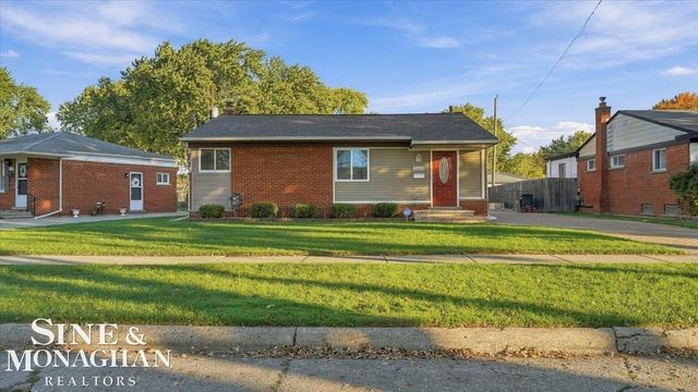 21213 Parkway Street, St Clair Shores, MI 48082