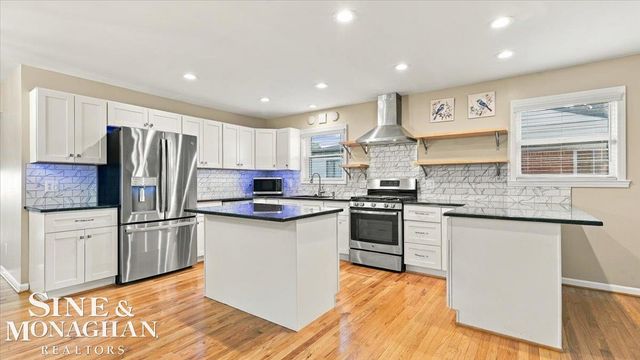 21213 Parkway Street, St Clair Shores, MI 48082