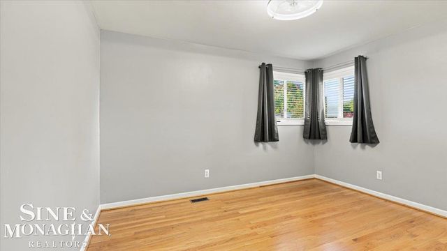 21213 Parkway Street, St Clair Shores, MI 48082