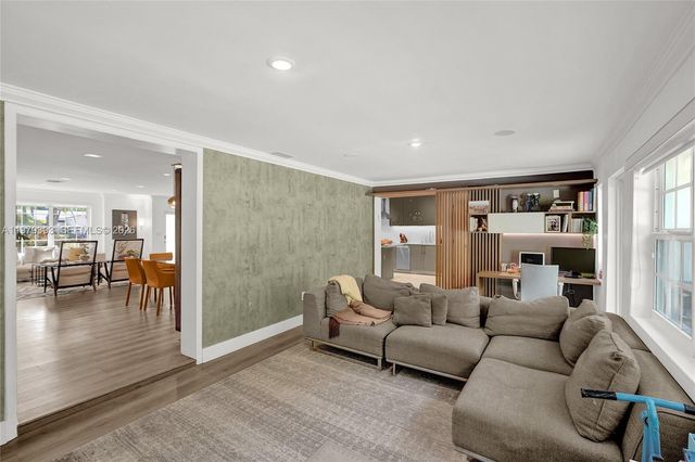 2301 NE 196th St, Miami, FL 33180