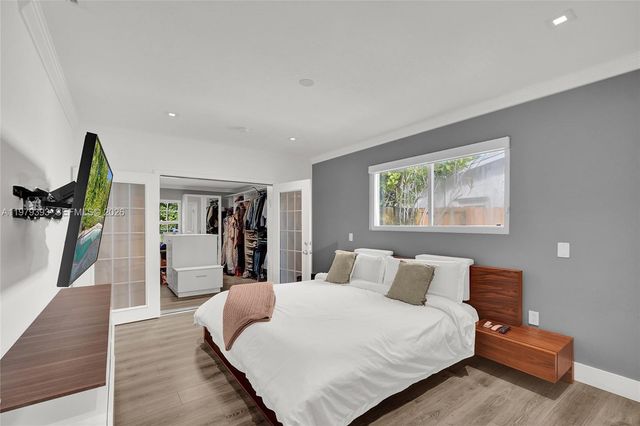 2301 NE 196th St, Miami, FL 33180