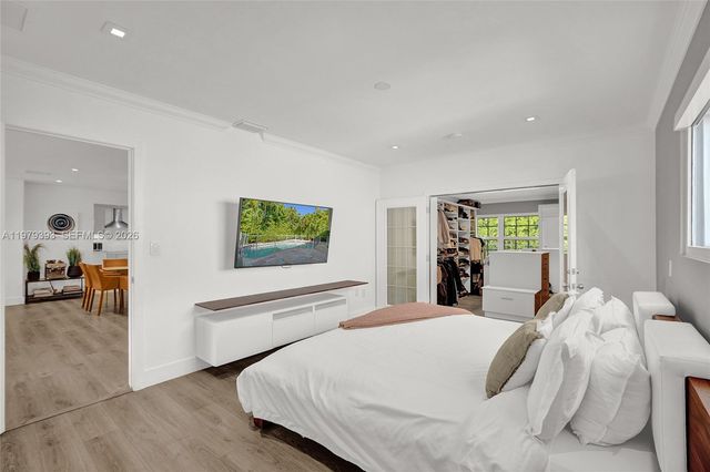 2301 NE 196th St, Miami, FL 33180