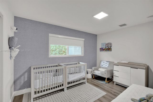 2301 NE 196th St, Miami, FL 33180