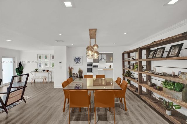 2301 NE 196th St, Miami, FL 33180