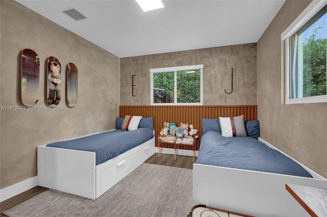 2301 NE 196th St, Miami, FL 33180