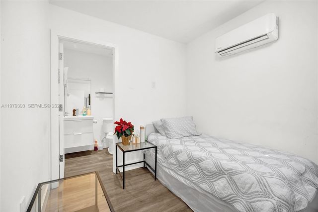 2301 NE 196th St, Miami, FL 33180