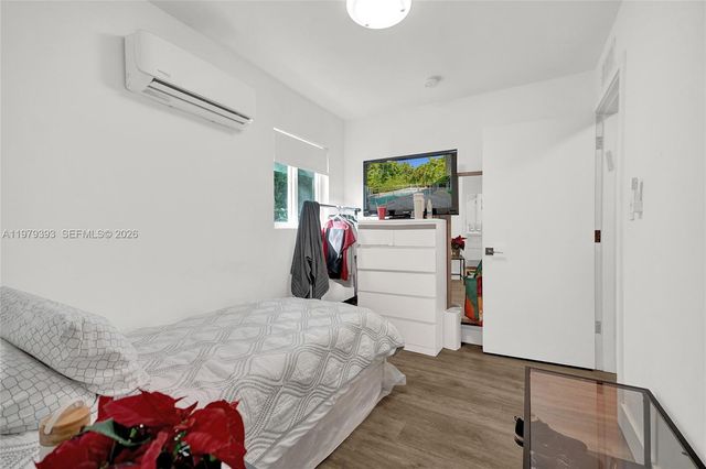 2301 NE 196th St, Miami, FL 33180