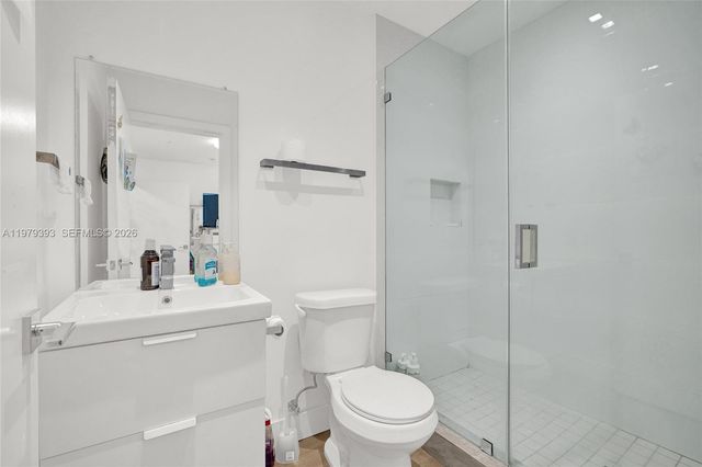 2301 NE 196th St, Miami, FL 33180