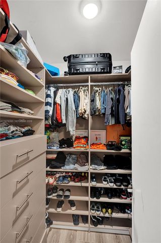 2301 NE 196th St, Miami, FL 33180