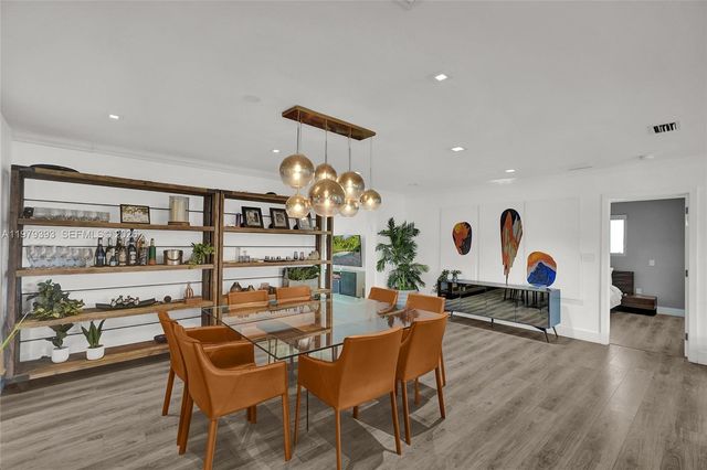 2301 NE 196th St, Miami, FL 33180