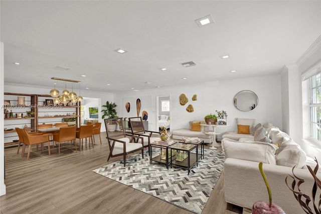 2301 NE 196th St, Miami, FL 33180