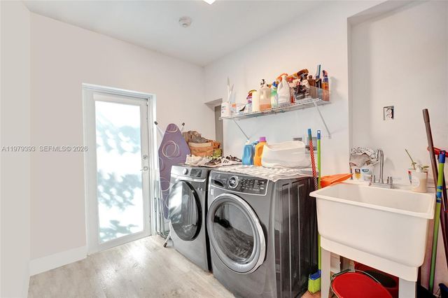 2301 NE 196th St, Miami, FL 33180