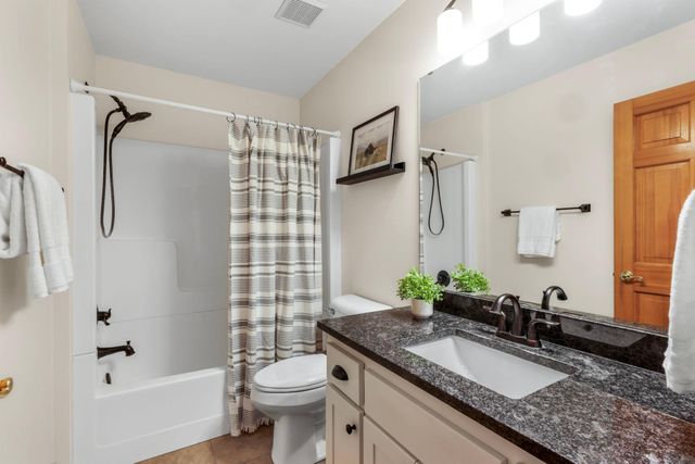 2100 Hunter Hill Court, Hudson, WI 54016