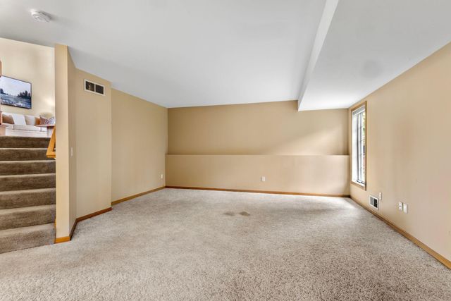 2100 Hunter Hill Court, Hudson, WI 54016