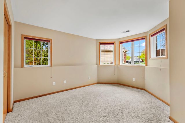 2100 Hunter Hill Court, Hudson, WI 54016