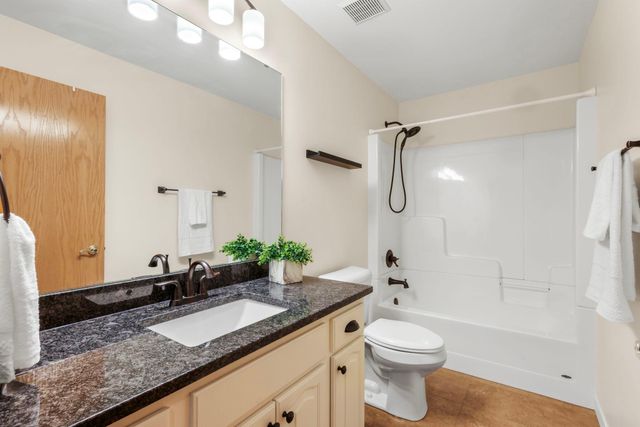 2100 Hunter Hill Court, Hudson, WI 54016