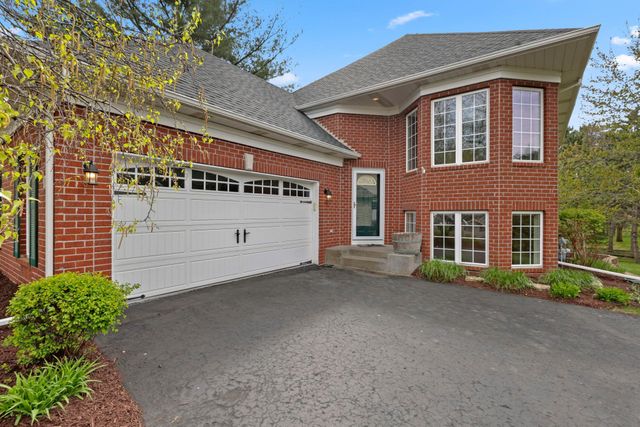 2100 Hunter Hill Court, Hudson, WI 54016