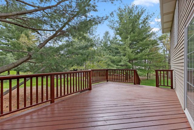 2100 Hunter Hill Court, Hudson, WI 54016