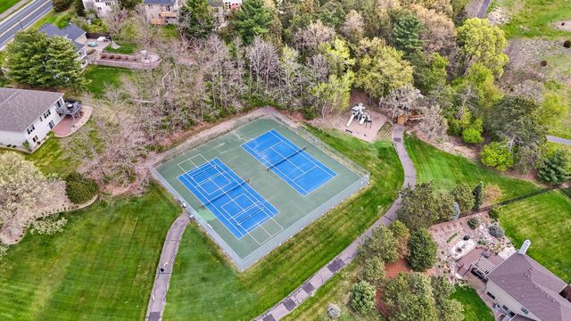 2100 Hunter Hill Court, Hudson, WI 54016