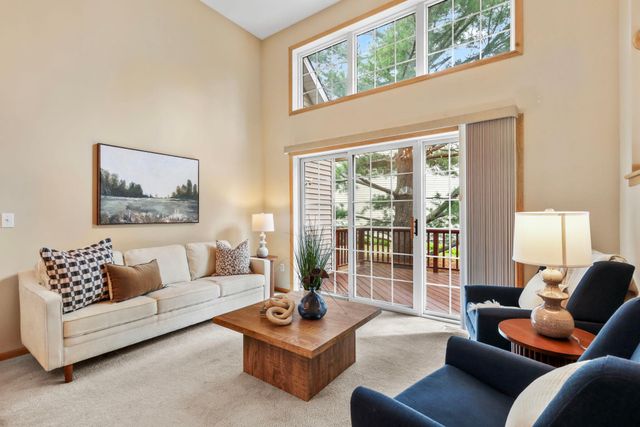 2100 Hunter Hill Court, Hudson, WI 54016