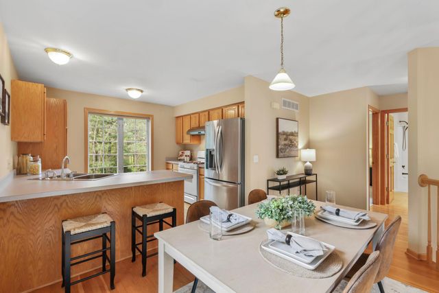 2100 Hunter Hill Court, Hudson, WI 54016