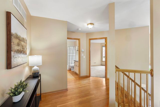 2100 Hunter Hill Court, Hudson, WI 54016