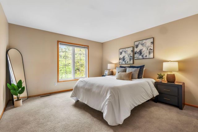 2100 Hunter Hill Court, Hudson, WI 54016