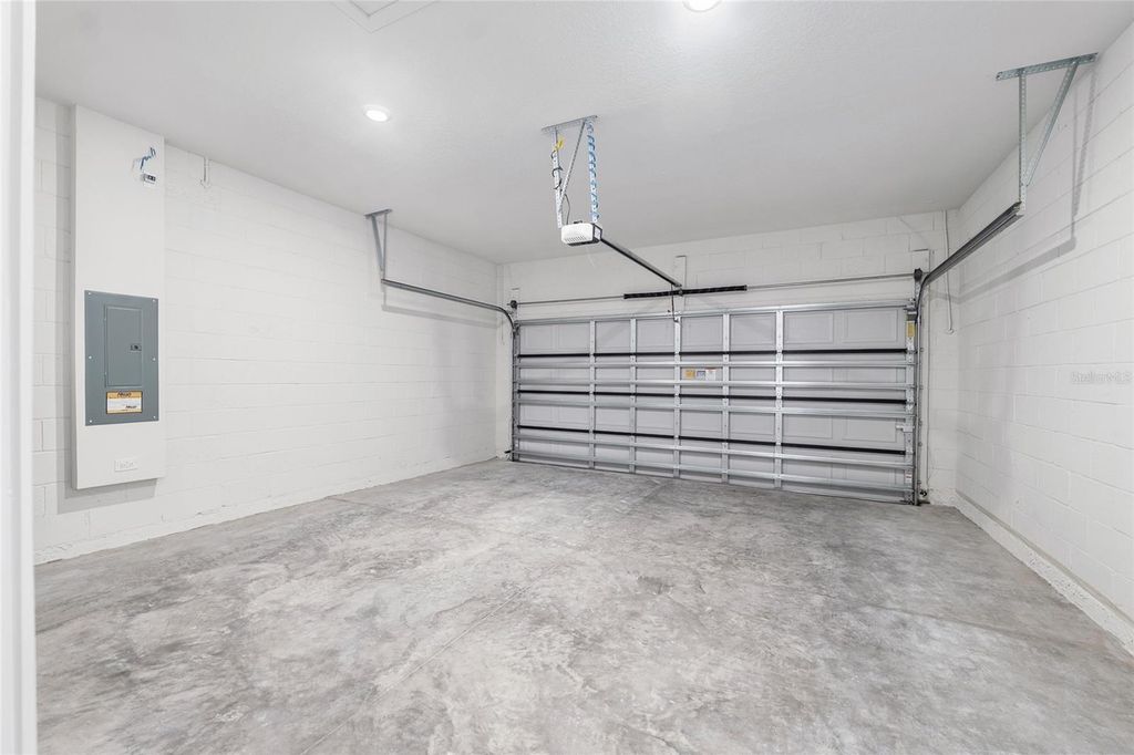 Image 38 of property listing at 411 MARION OAKS GOLF ROAD, Ocala, FL 34473