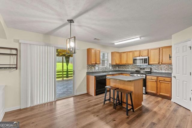 2137 Black Oak Lane, Ellenwood, GA 30294