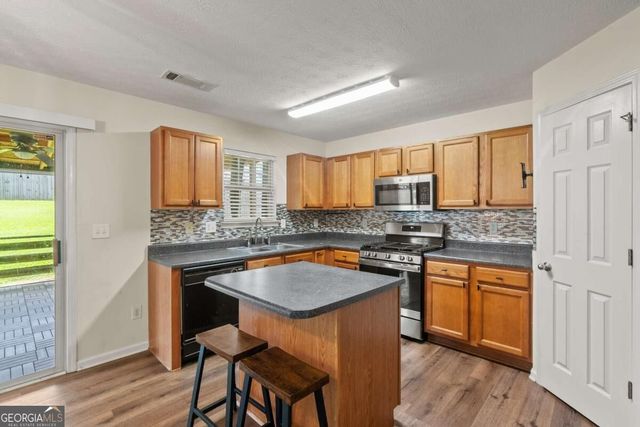 2137 Black Oak Lane, Ellenwood, GA 30294