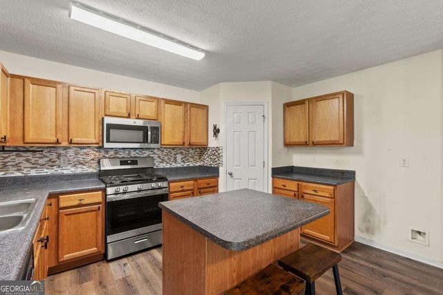 2137 Black Oak Lane, Ellenwood, GA 30294