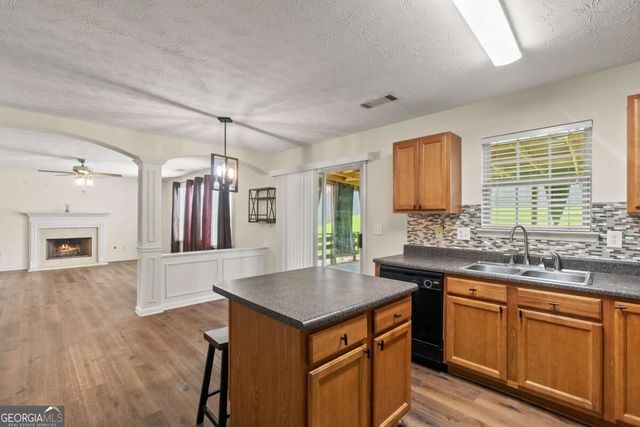 2137 Black Oak Lane, Ellenwood, GA 30294