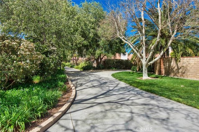 25809 Espinoza, Valencia, CA 91355