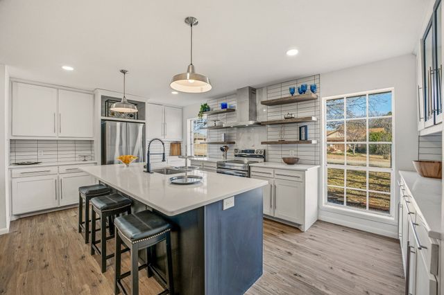 807 Spanish Trail Drive, Granbury, TX 76048