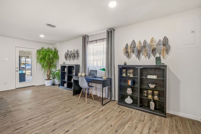 807 Spanish Trail Drive, Granbury, TX 76048